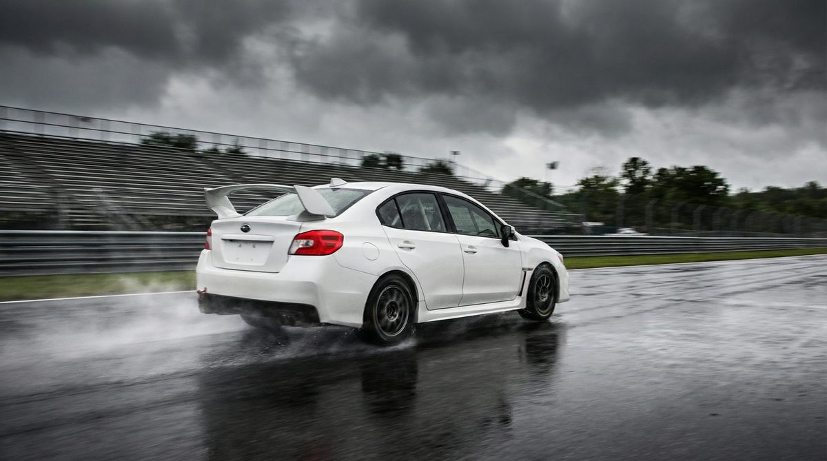 海角网轿车性能改装视频